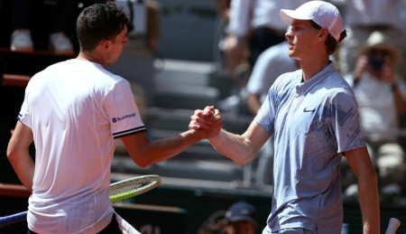 Batacazo en Roland Garros: Juan Manuel Cerúndolo eliminó a Jannik Sinner, el número 1 del mundo